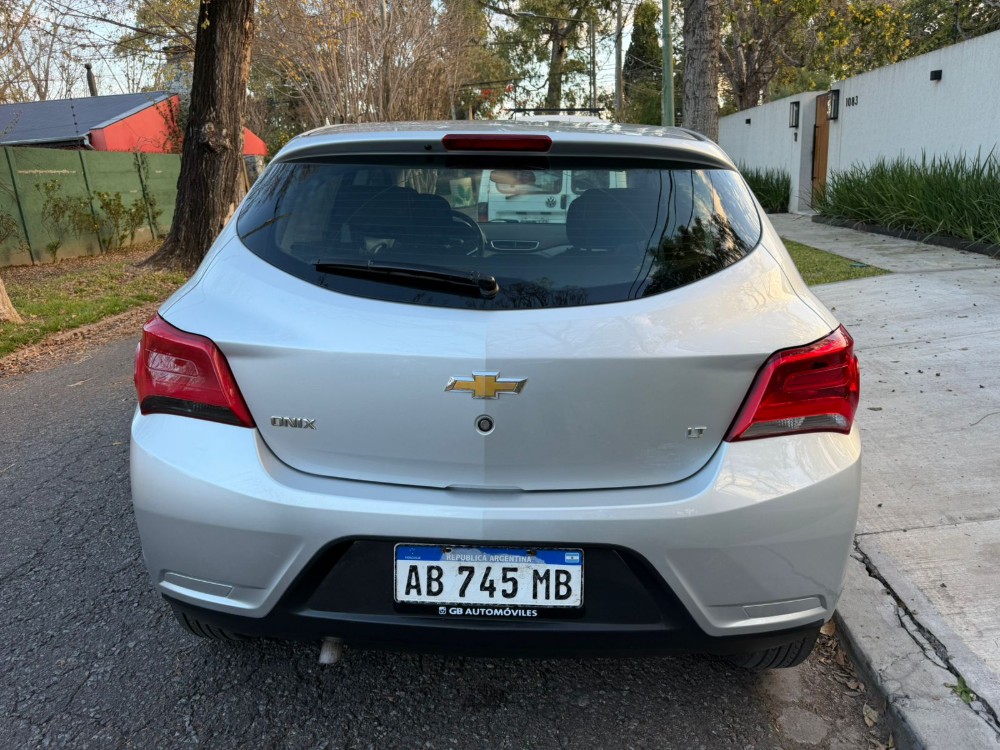 Chevrolet Onix LT — foto 5